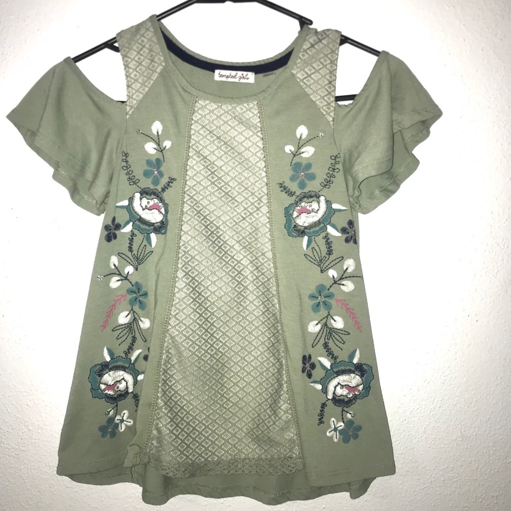 3/$15 🎀Girls stylish top🎀🎀